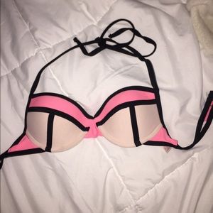 TRIANGLE BIKINi TOP